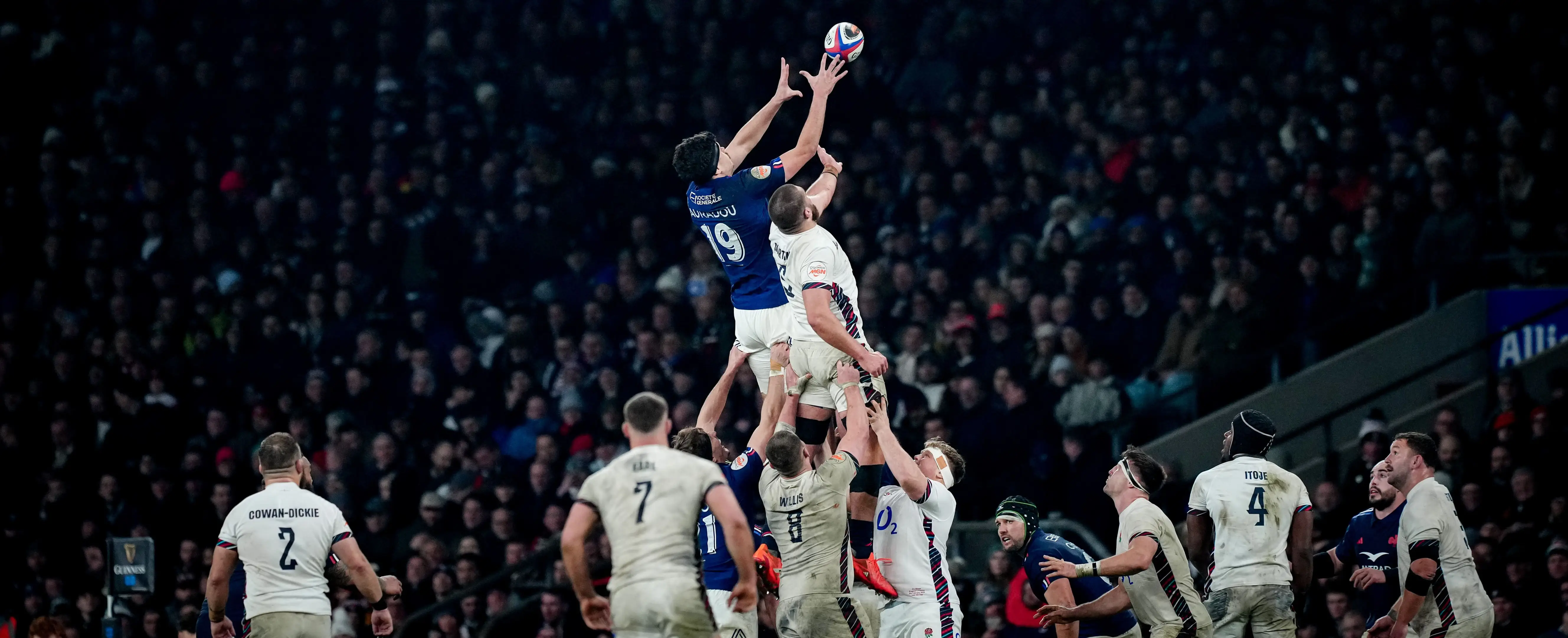 Joueurs français et anglais lors du match France Angleterre du tournoi des 6 nations