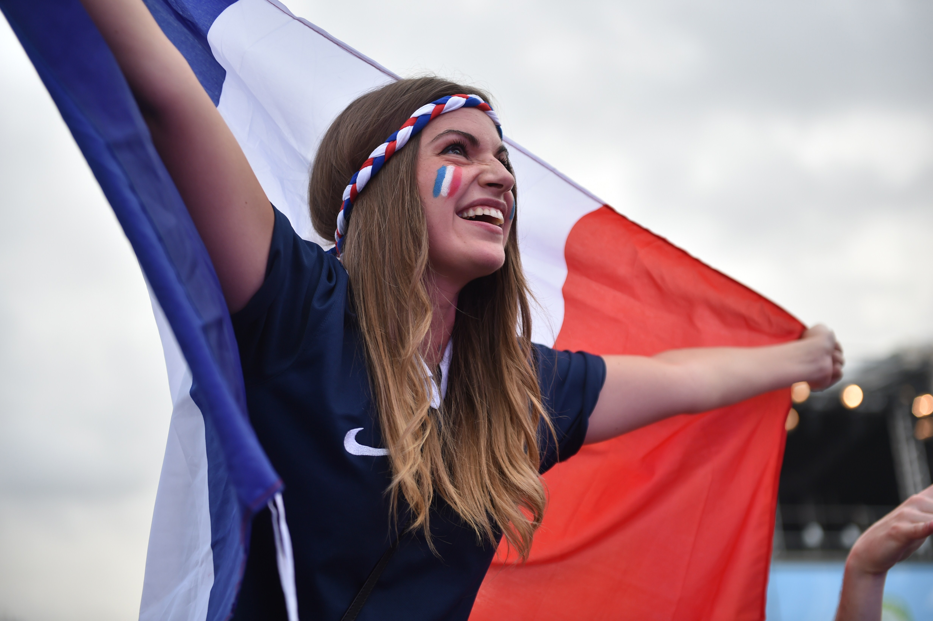 Gestion des familles de joueuses à la Coupe du Monde 2015, Euro 2017 et Euro 2022