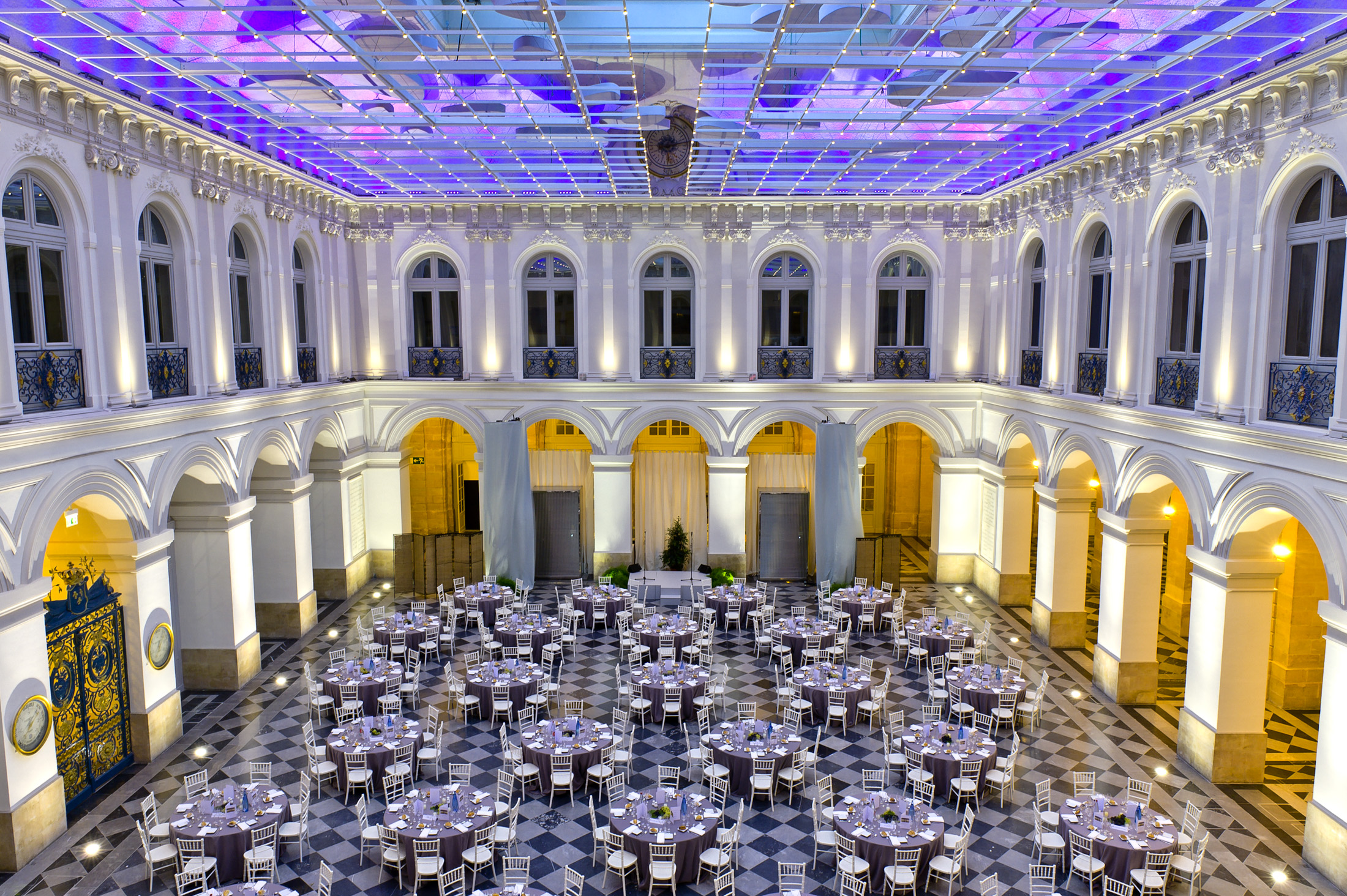 Dinner for 500 people at the Palais de la Bourse in Marseille