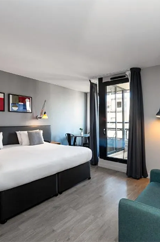 Hôtel 3* Eco : B&B Hôtel La Joliette (ou similaire)